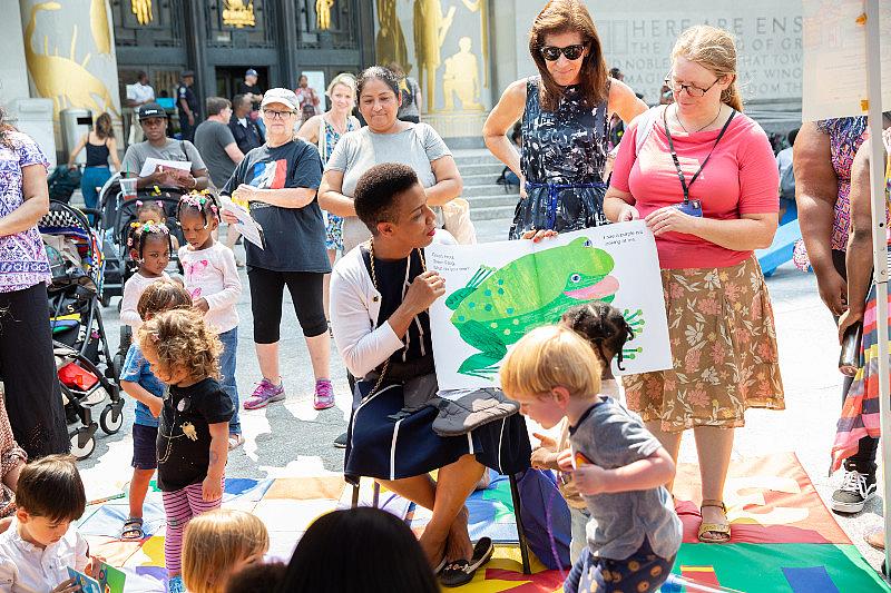 Laurie Cumbo reads to a group of children